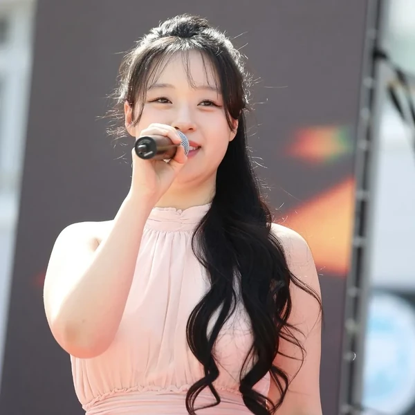 The most loved look of Chae Suhyeon today