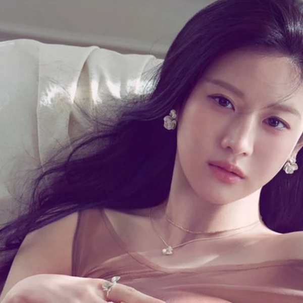 The most loved look of Go Younjung today