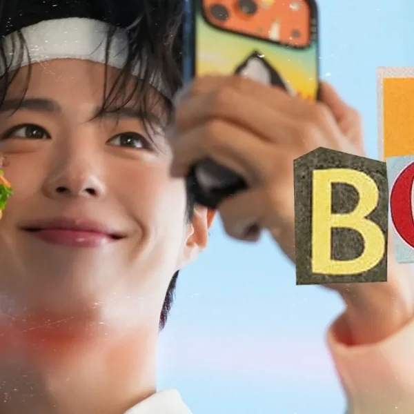 Popular photo full of fans’ love for Park Bogum