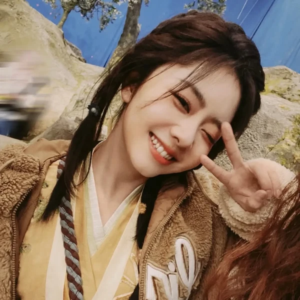 Popular photo full of fans’ love for Tan Song Yun