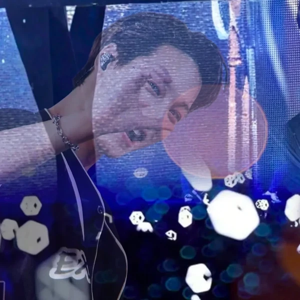 The most loved look of KAI today