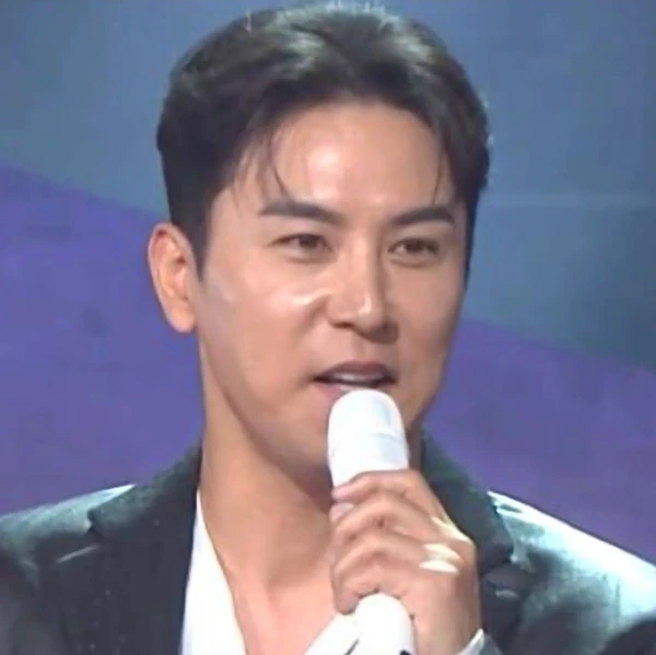 Foto populer Jang Minho yang penuh cinta dari penggemar