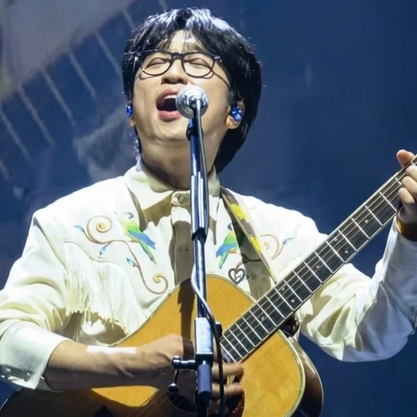 Popular photo full of fans’ love for Bak Changgeun