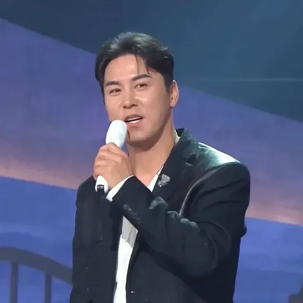 Foto populer Jang Minho yang penuh cinta dari penggemar