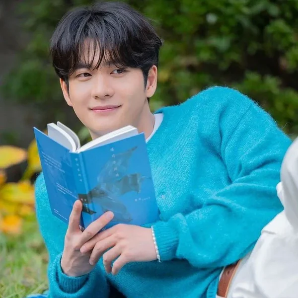 The most loved look of Kang Taeoh today
