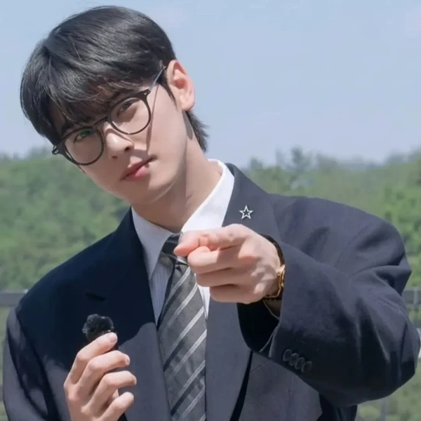 Foto populer Cha Eunwoo yang penuh cinta dari penggemar