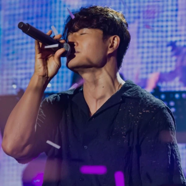 Popular photo full of fans’ love for Kim Jongkook