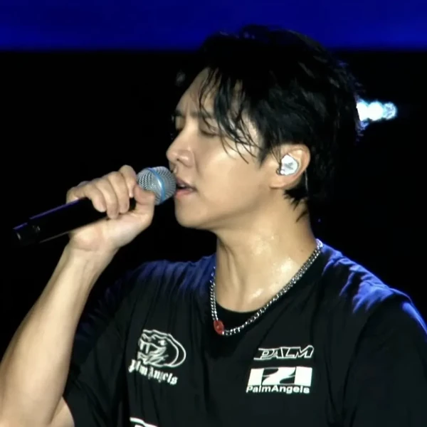 Penampilan Lee Seunggi yang paling disukai hari ini