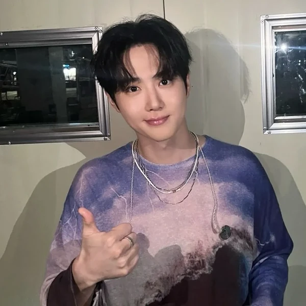 Popular photo full of fans’ love for Suho