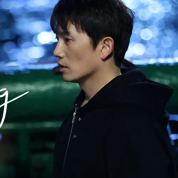 Popular photo full of fans’ love for Ji Sung
