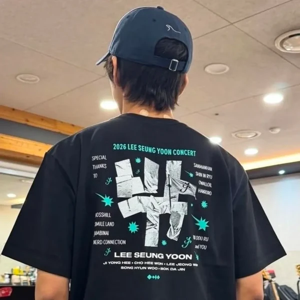今天最受喜愛的李承允模樣