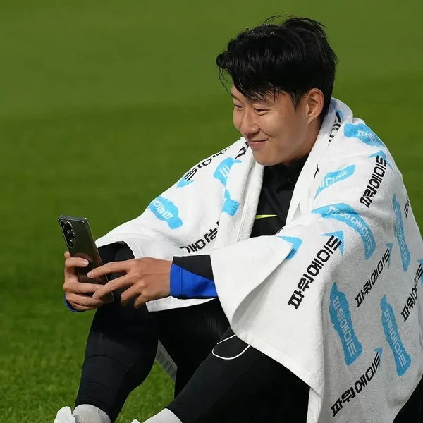 Foto utama yang menunjukkan pesona Son Heungmin