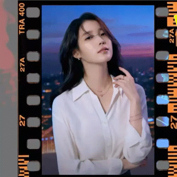 Foto populer IU yang penuh cinta dari penggemar