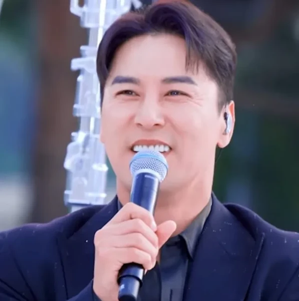 Foto populer Jang Minho yang penuh cinta dari penggemar