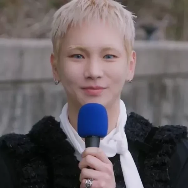 Popular photo full of fans’ love for Key