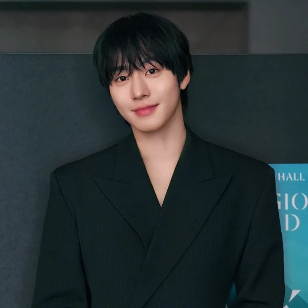 Popular photo full of fans’ love for Ahn Hyoseop