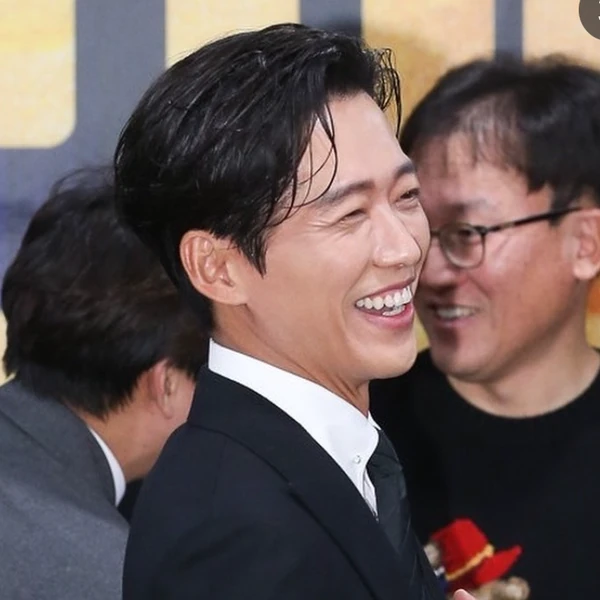 Popular photo full of fans’ love for Namkoong Min