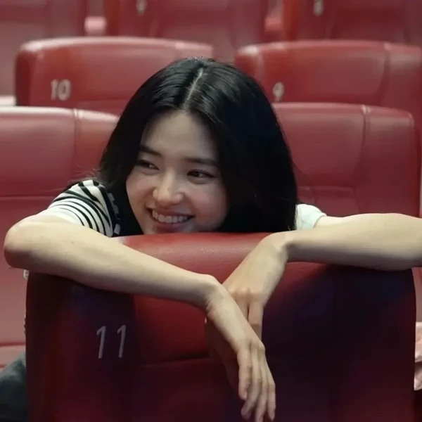 The most loved look of Kim Taeri today