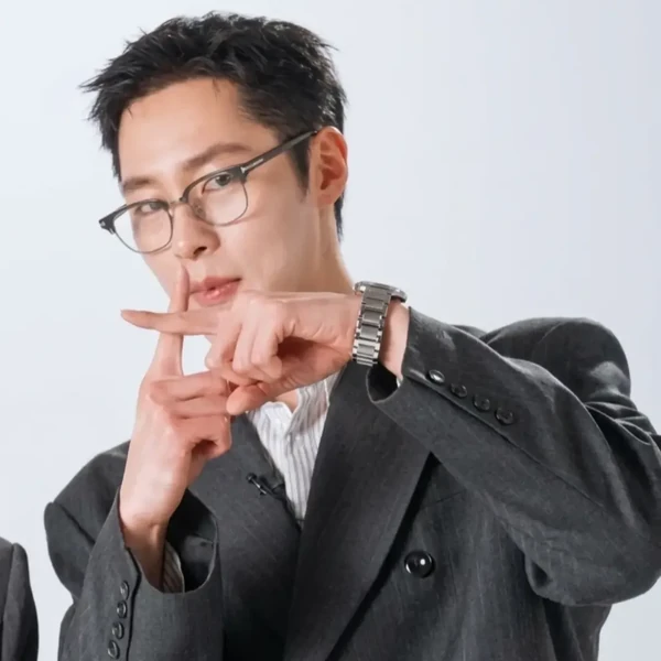 Popular photo full of fans’ love for Lee Jaewook