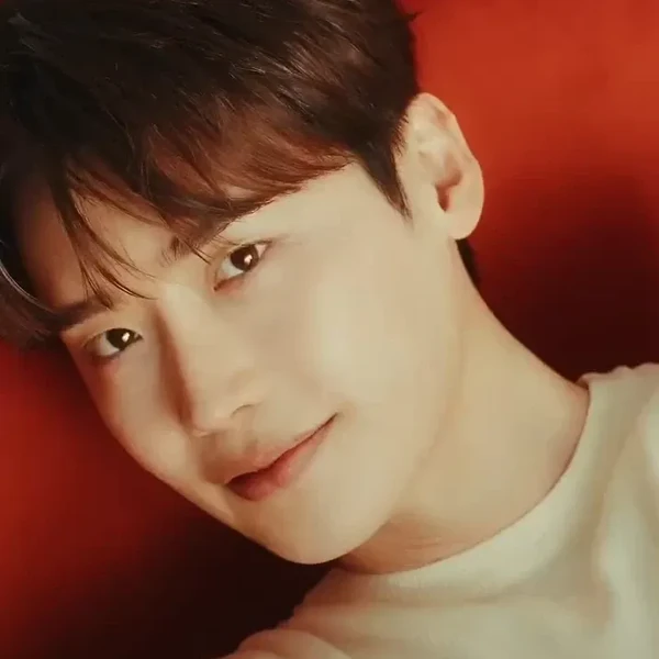 The most loved look of Lee Jongsuk today