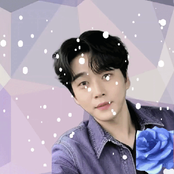 Popular photo full of fans’ love for Hwang Youngwoong