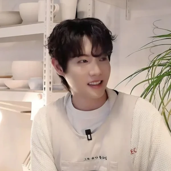 The most loved look of Son Taejin today