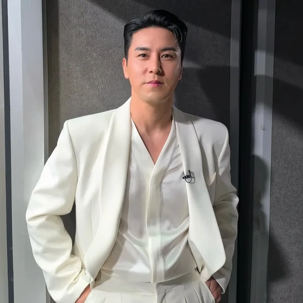 Foto populer Jang Minho yang penuh cinta dari penggemar