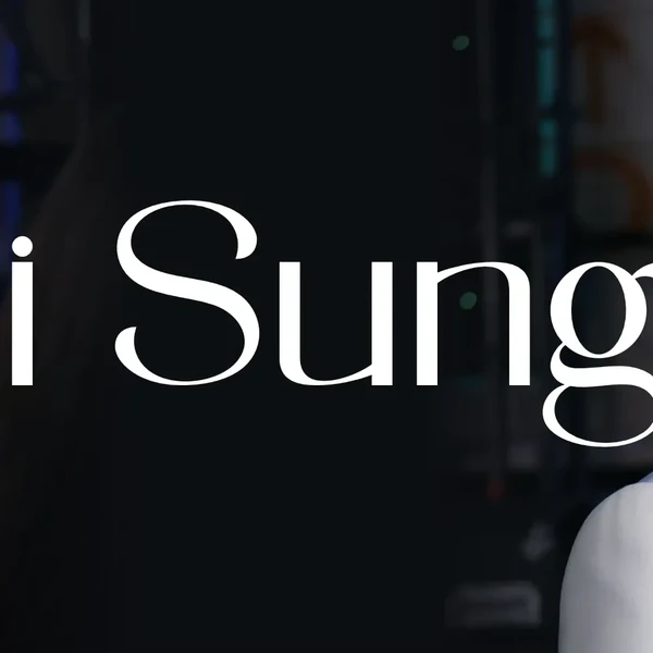The most loved look of Ji Sung today