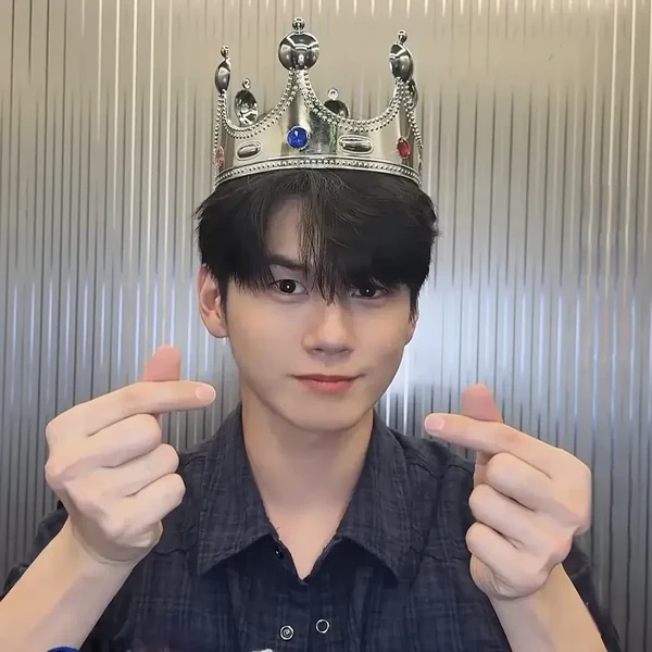 Foto populer Ong Seongwu yang penuh cinta dari penggemar