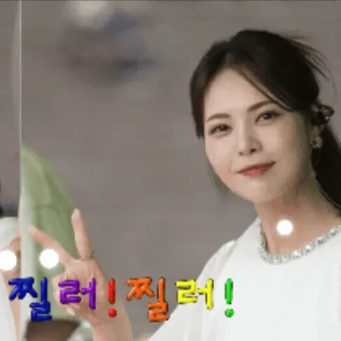 Popular photo full of fans’ love for Miss Kim