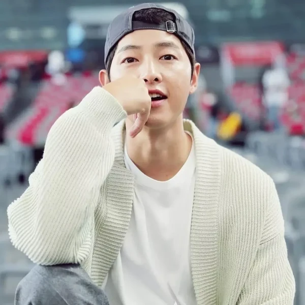 The most loved look of Song Joongki today