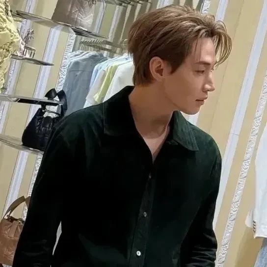 Popular photo full of fans’ love for Henry