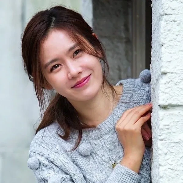 Foto populer Son Yejin yang penuh cinta dari penggemar