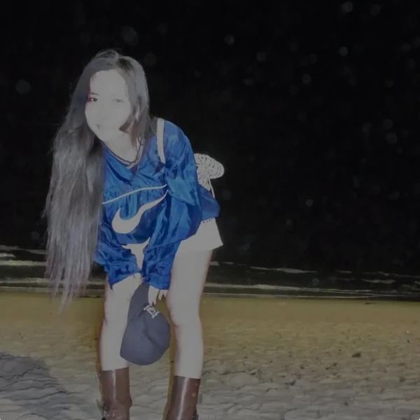 Popular photo full of fans’ love for Honey J