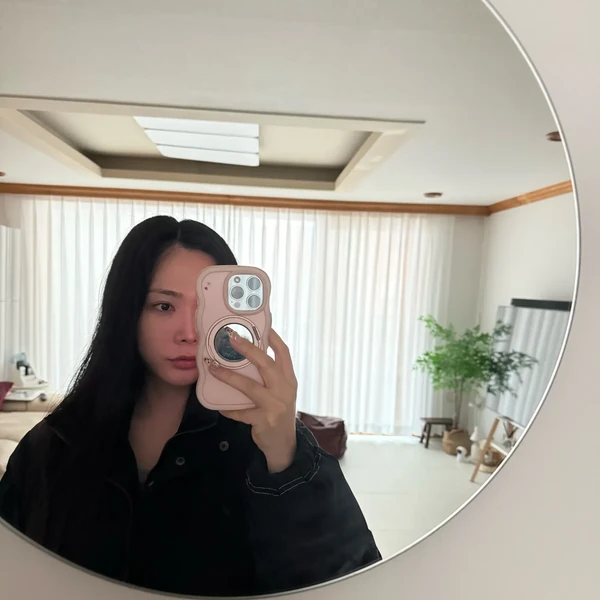 Popular photo full of fans’ love for Honey J