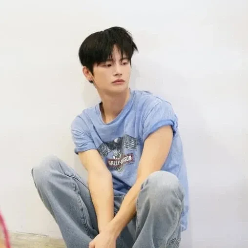 Popular photo full of fans’ love for Seo Inguk
