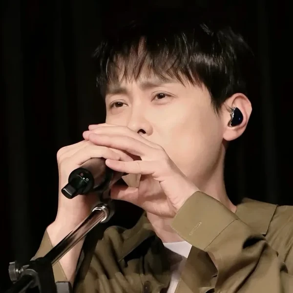 The most loved look of Min Kyunghoon today
