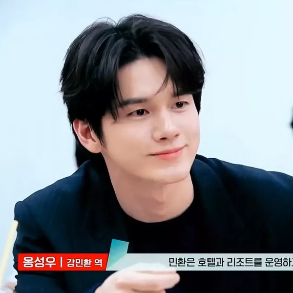 Foto populer Ong Seongwu yang penuh cinta dari penggemar