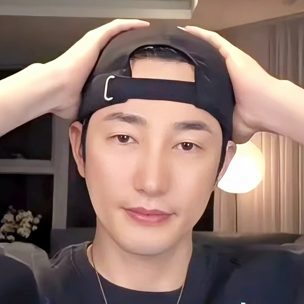 Popular photo full of fans’ love for Park Sihoo
