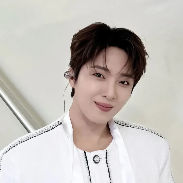 The most loved look of Hwang Yunsung today