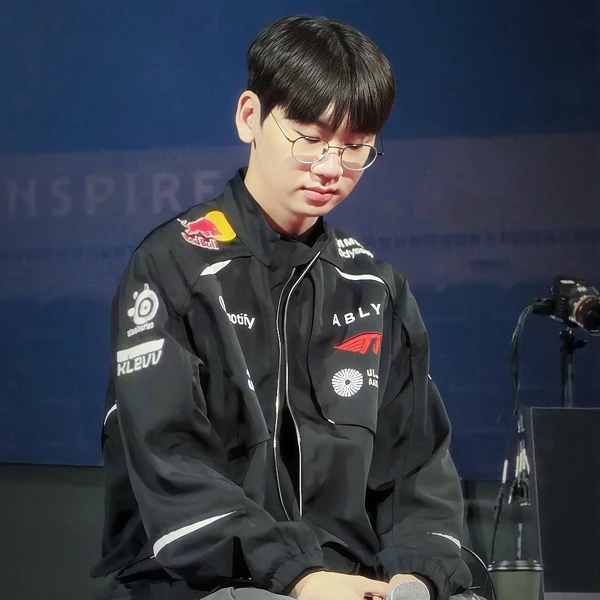 도란의 매력을 담은 최애돌셀럽 대표 사진