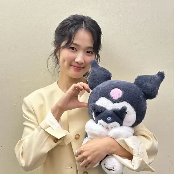 Popular photo full of fans’ love for Kim Hyeyoon