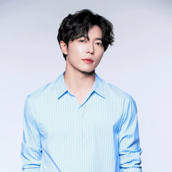 Popular photo full of fans’ love for Kim Jaewook