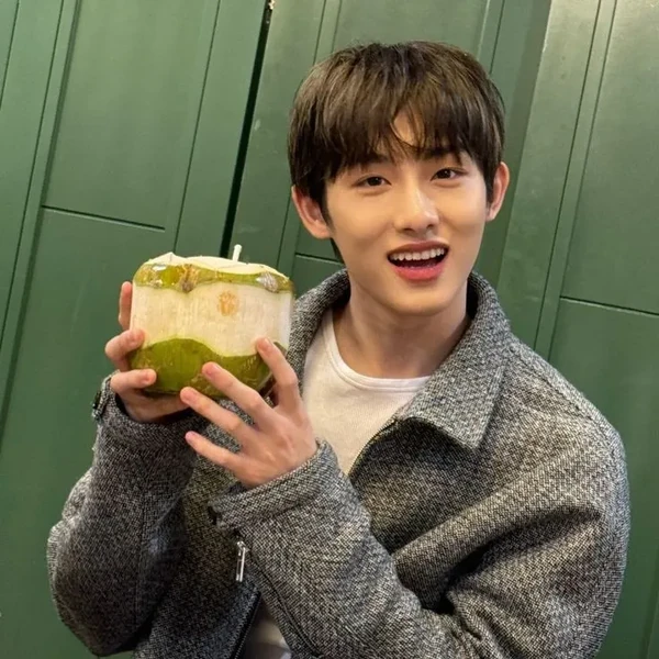 Popular photo full of fans’ love for Winwin