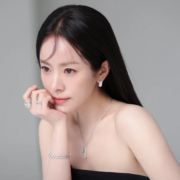 Popular photo full of fans’ love for Han Jimin