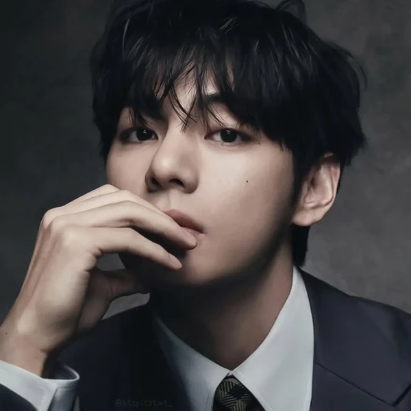 Top moment of Kim Taehyung (V) chosen by fans