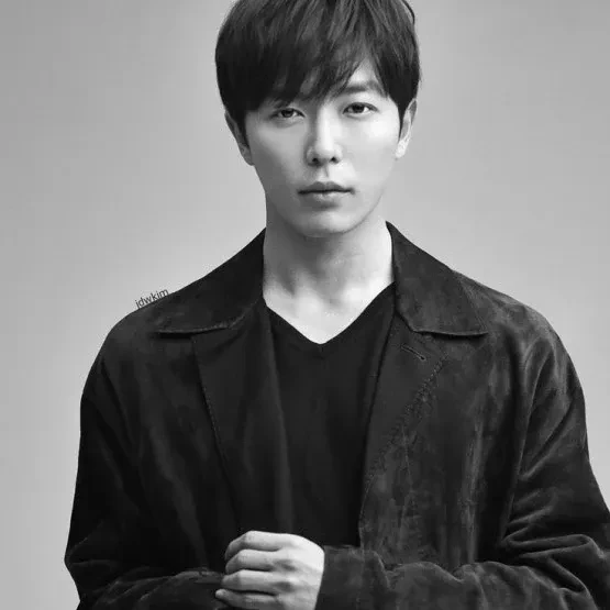 Popular photo full of fans’ love for Kim Jaewook