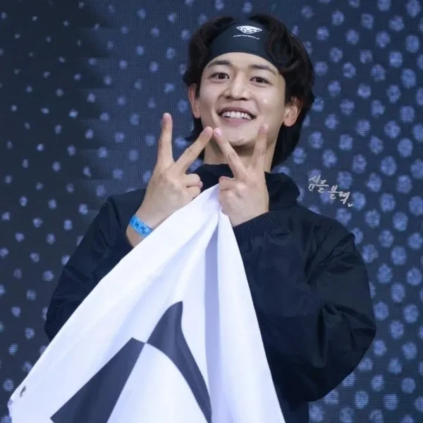 The most loved look of Choi Minho today