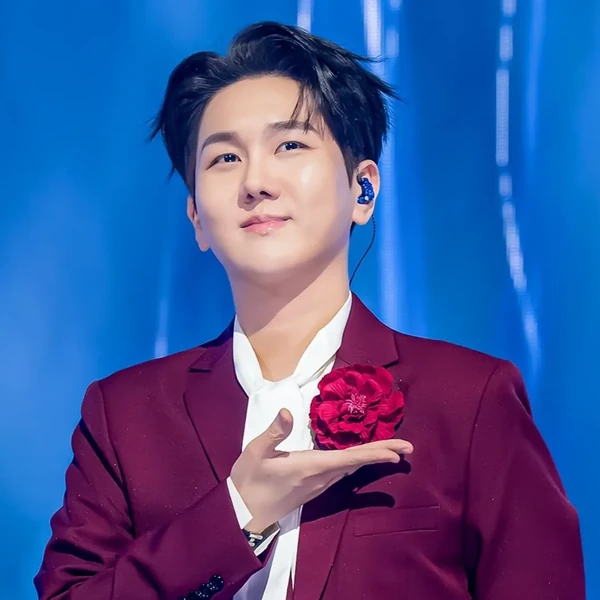 Popular photo full of fans’ love for Kim Soochan