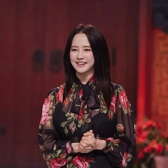 Foto populer Song Jihyo yang penuh cinta dari penggemar